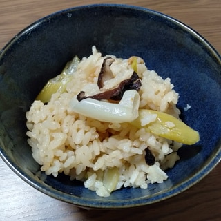 豚足の茹で汁で炊き込みご飯